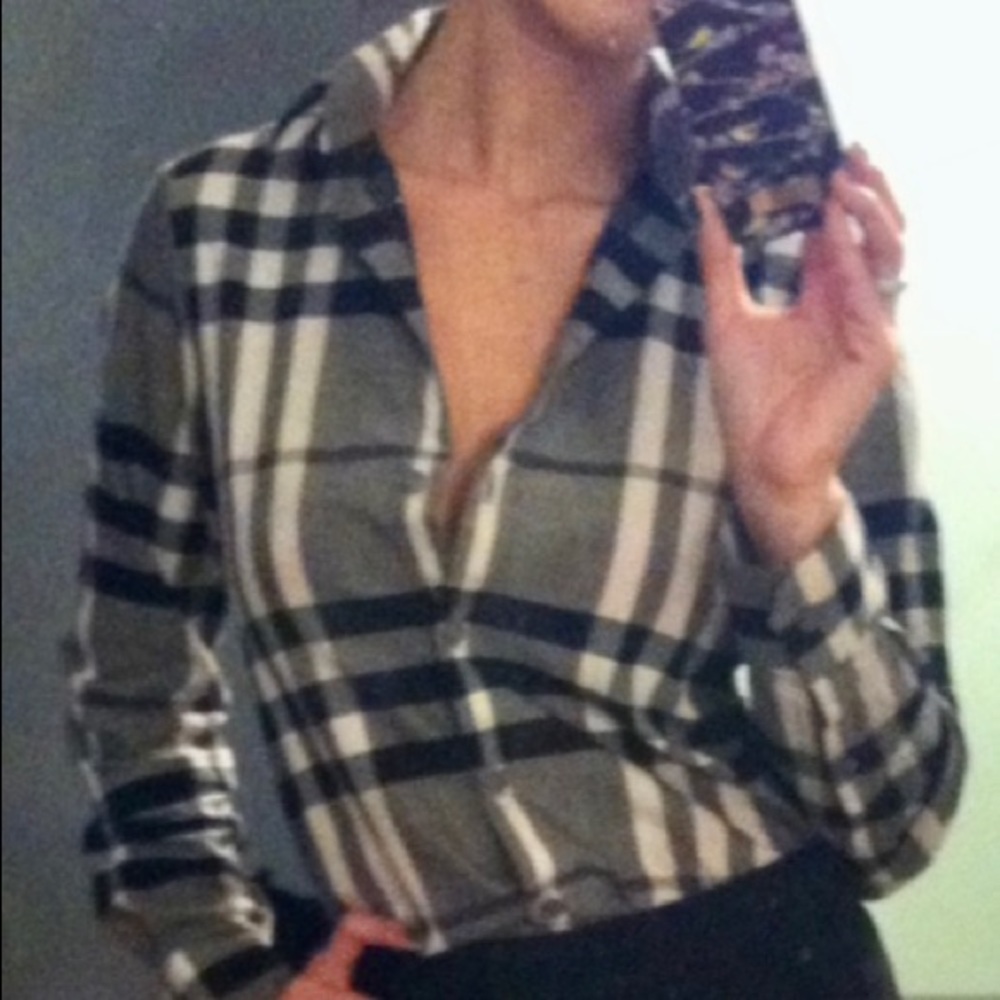 Like new Burberry button down sz S